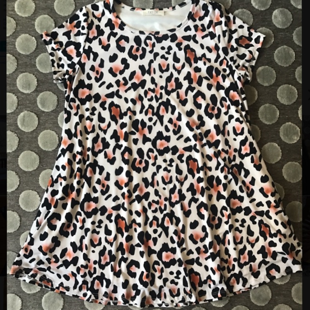 Swing dress with pocket detail